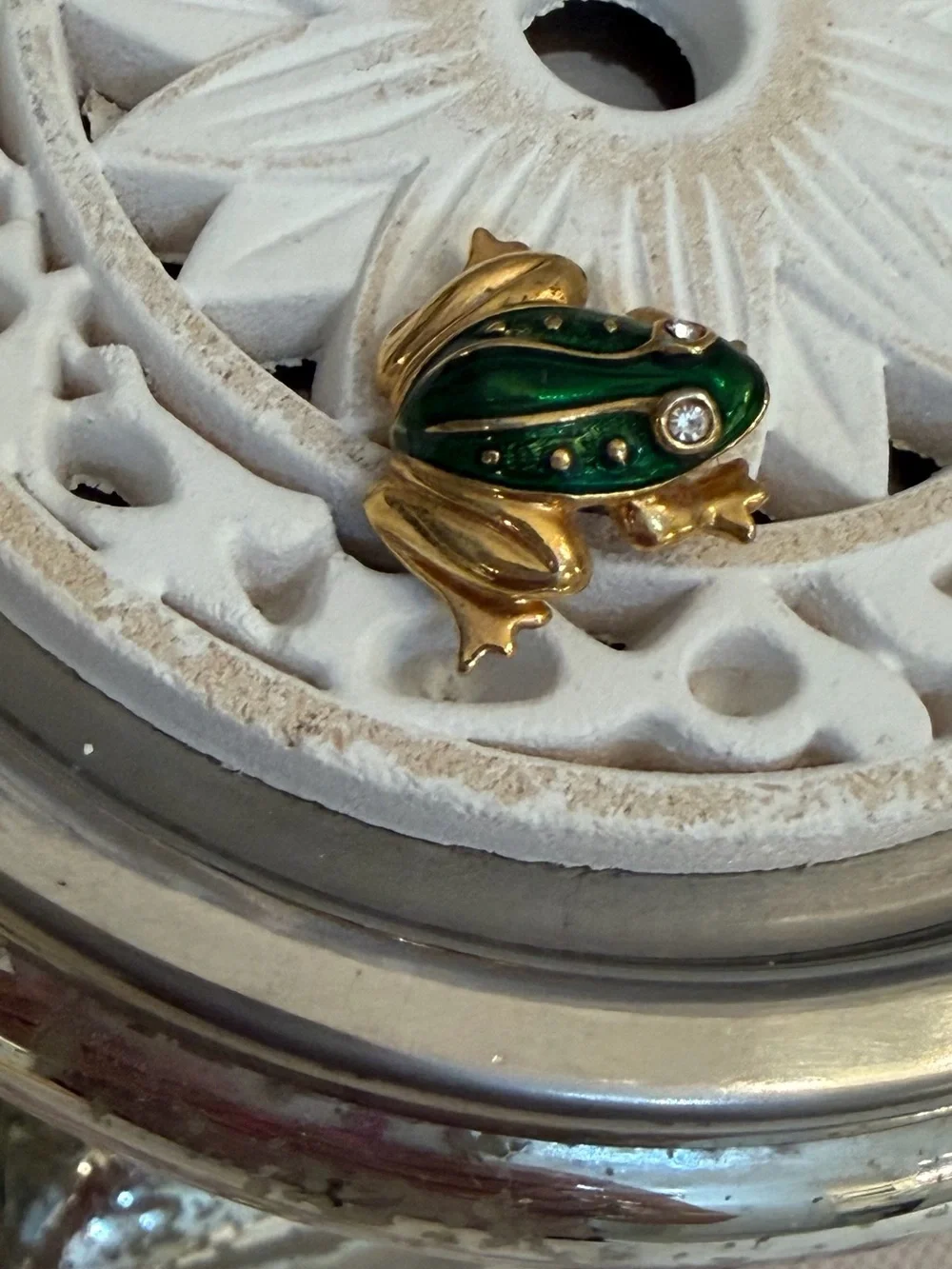 Avon Vintage Nature’s Garden Gold & Green Frog Pin/Brooch